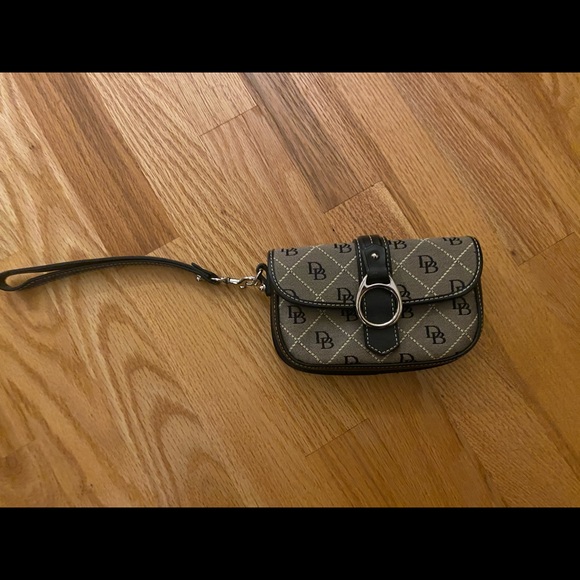 Dooney and Bourke wristlet - Picture 3 of 4